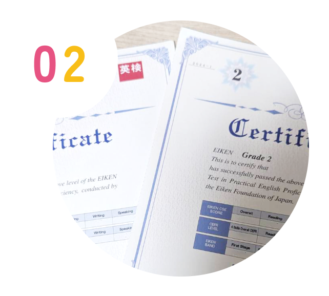 女子生徒2人の笑顔の写真